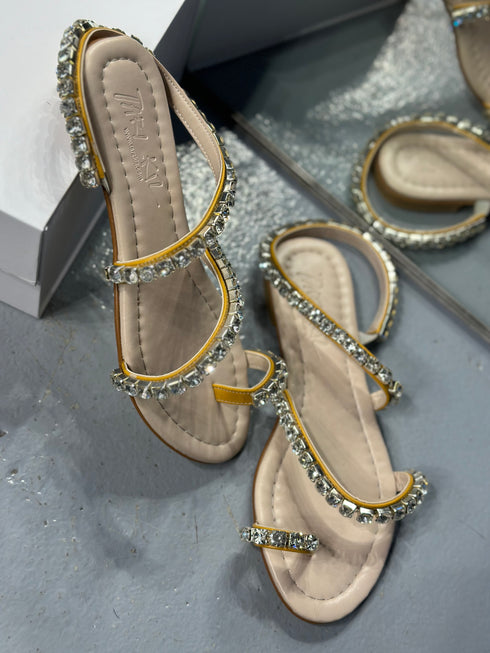 MIDNIGHT SARI TAŞLI SANDALET